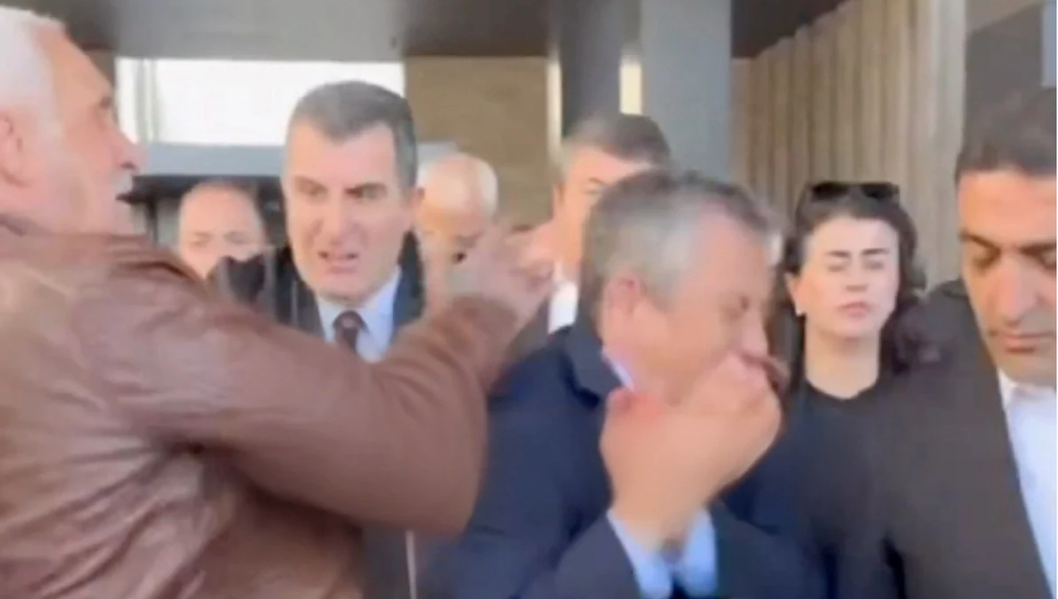 Özgür Özel’e saldırı