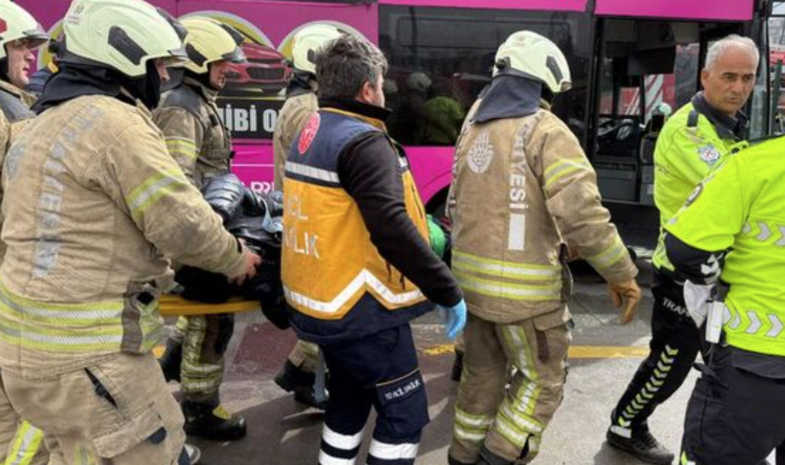 Beylikdüzü’nde  metrobüs kazası