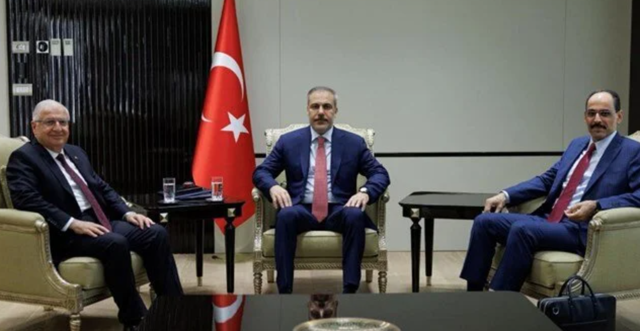 Kritik Üçlü Zirve!