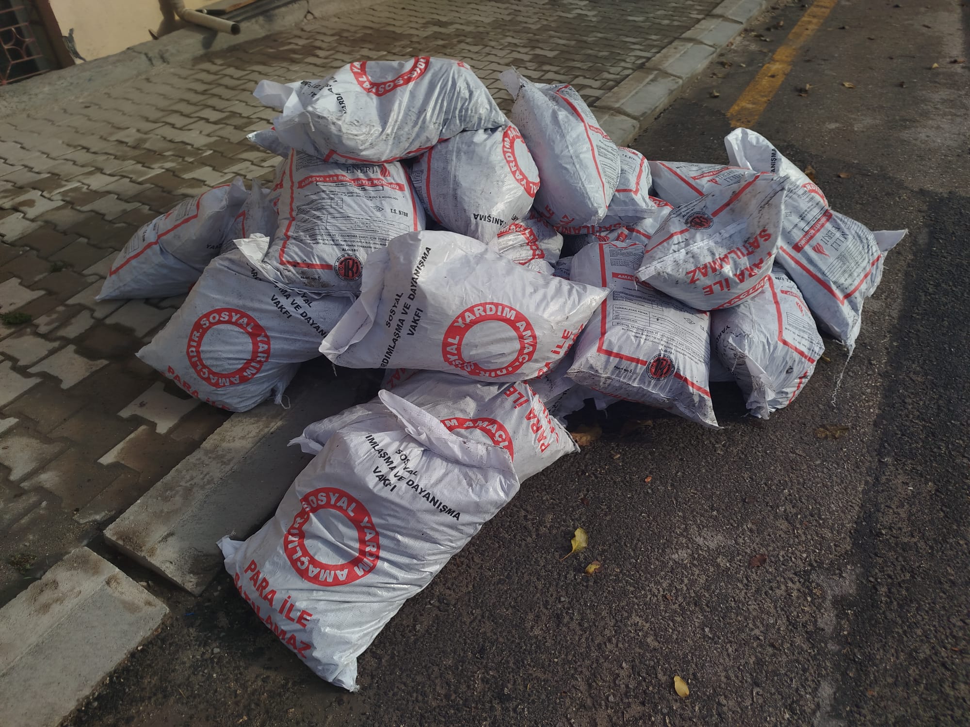 Elazığ’da Kış Yardımları Başladı Kömürler İhtiyaç Sahiplerine Ulaşıyor