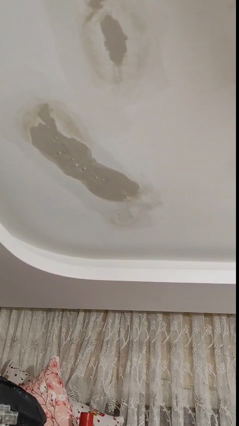 Aksaray TOKİ’de Çatı Skandalı: 303 Dairelik Yerleşimde 76 Aile Yağmur Altında Yaşıyor!