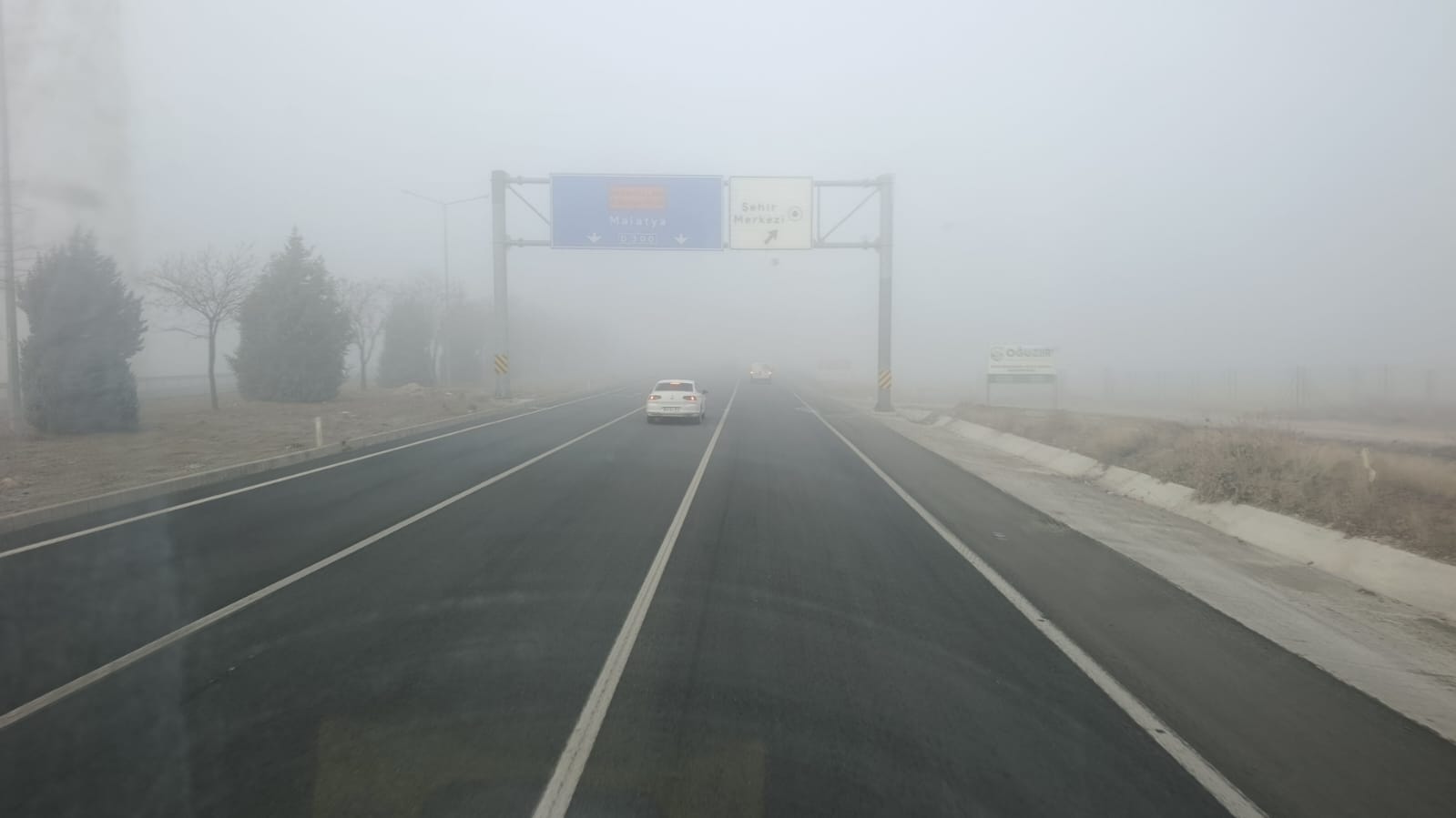 Elazığ’da Sabah Saatlerinde Yoğun Sis: Güney Çevre Yolunda Görüş Mesafesi Düştü