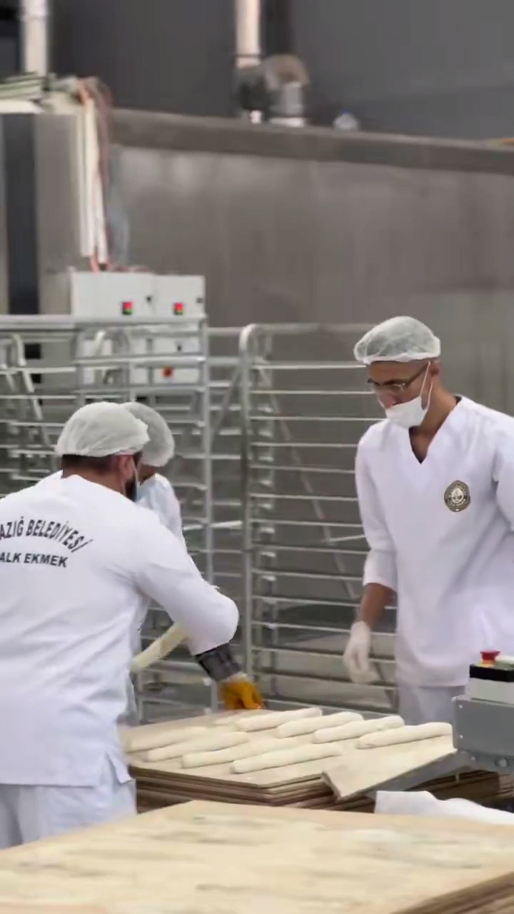 Elazığ Belediyesi’nin Halk Ekmek’ten Sofralarınıza Videosu Beğeni Yağmuruna Tutuldu