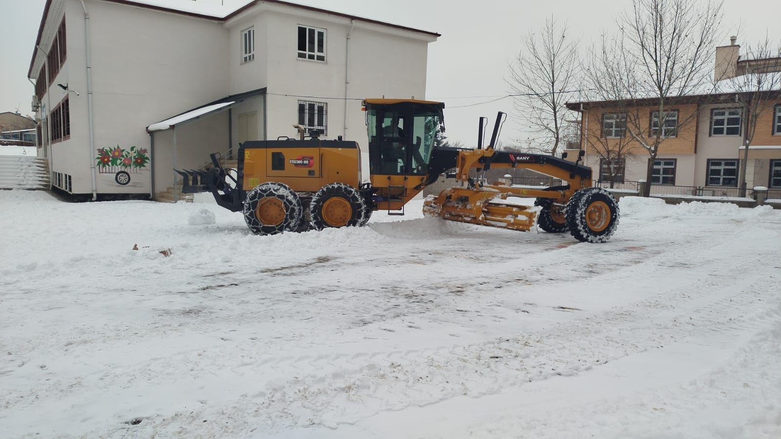 Aksaray Mahallesi’nde Kar Engeli Aşıldı: 7 Okulun Yolları Açıldı