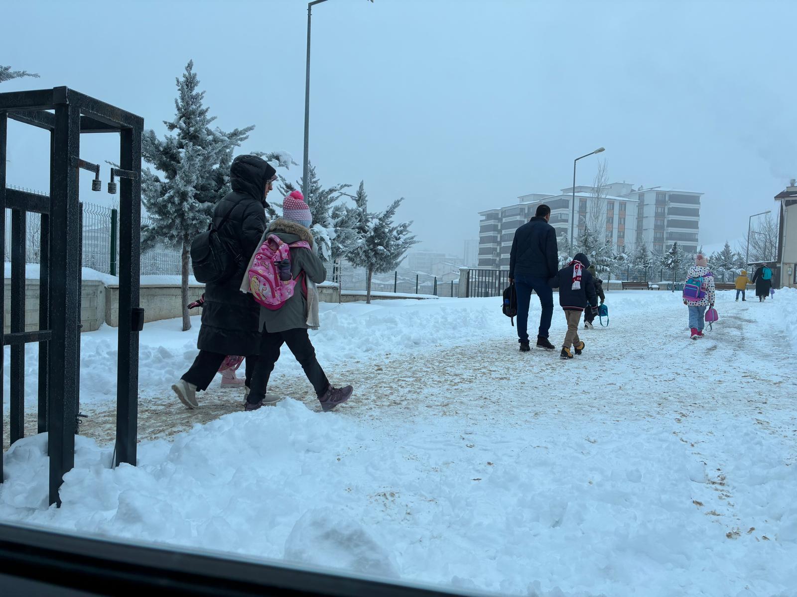 ELAZIĞ’DA KAR TATİLİ: EĞİTİME 1 GÜN ARA, KAMUDA İDARİ İZİN KARARI