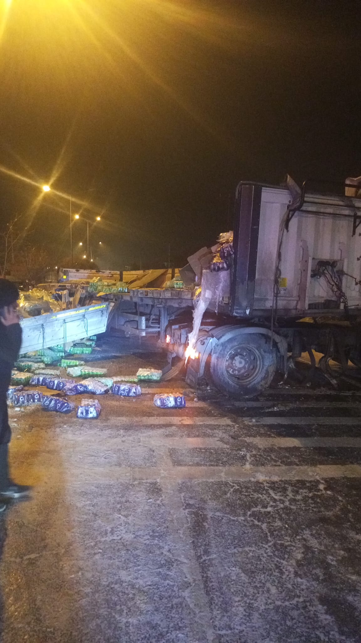 Elazığ- Malatya Yolunda Kaza: Tır İkiye Bölündü!