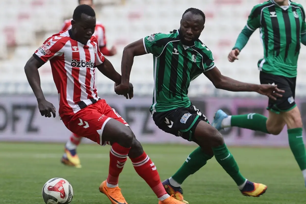 Taraftarın tesisi basması sonrası çıktıkları ilk maçta şov yaptılar