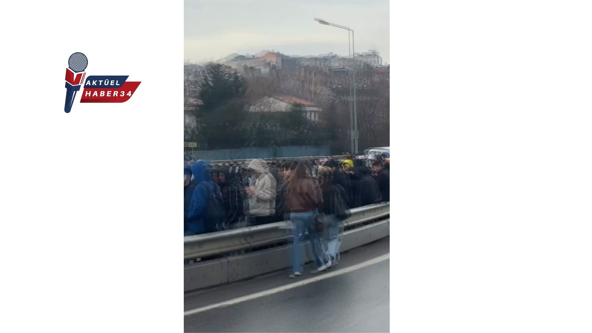 Yağmura çamura aldırmadılar! Ne kuyruğu olduğunu tahmin edemezsiniz