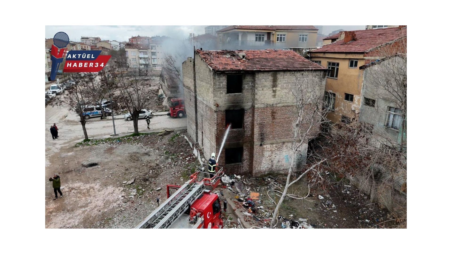 Elazığ İtfaiyesi, OSB (Organize Sanayi Bölgesi) personeline yönelik kapsamlı bir yangın eğitimi ve tatbikat düzenledi.