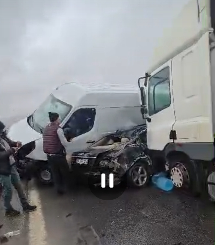 İzmit-İstanbul Otoyolunda Zincirleme Kaza: Çok Sayıda Yaralı Var