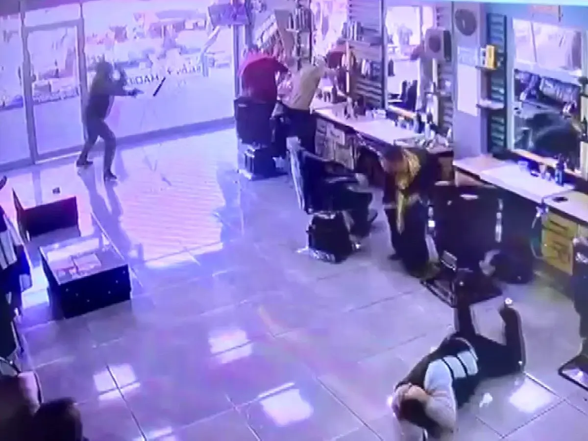 Adana’da berberde böyle ateş etti: 1 yaralı