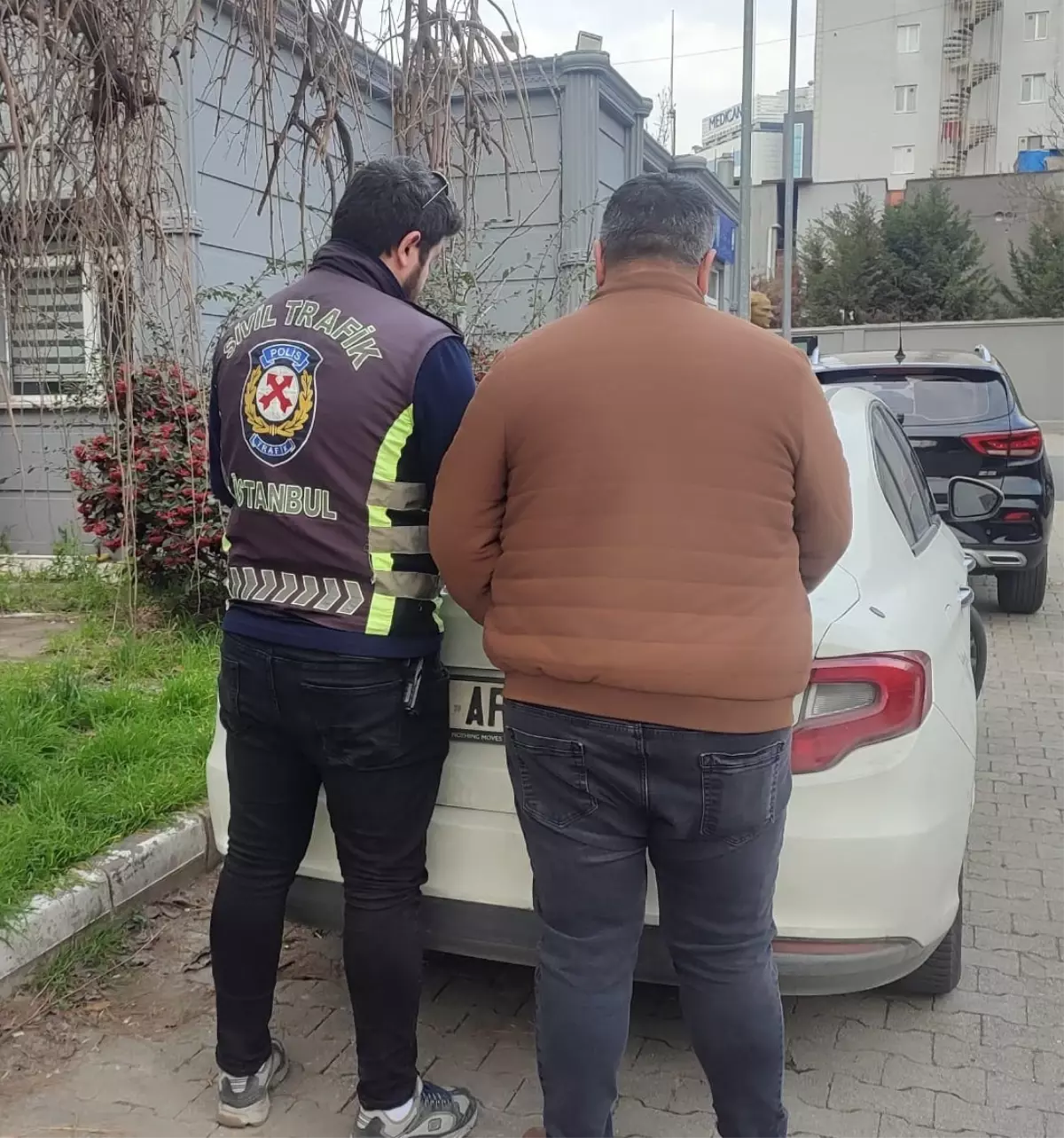 Beylikdüzü’nde aracın önünü kesip tehdit eden şoföre 183 bin lira ceza