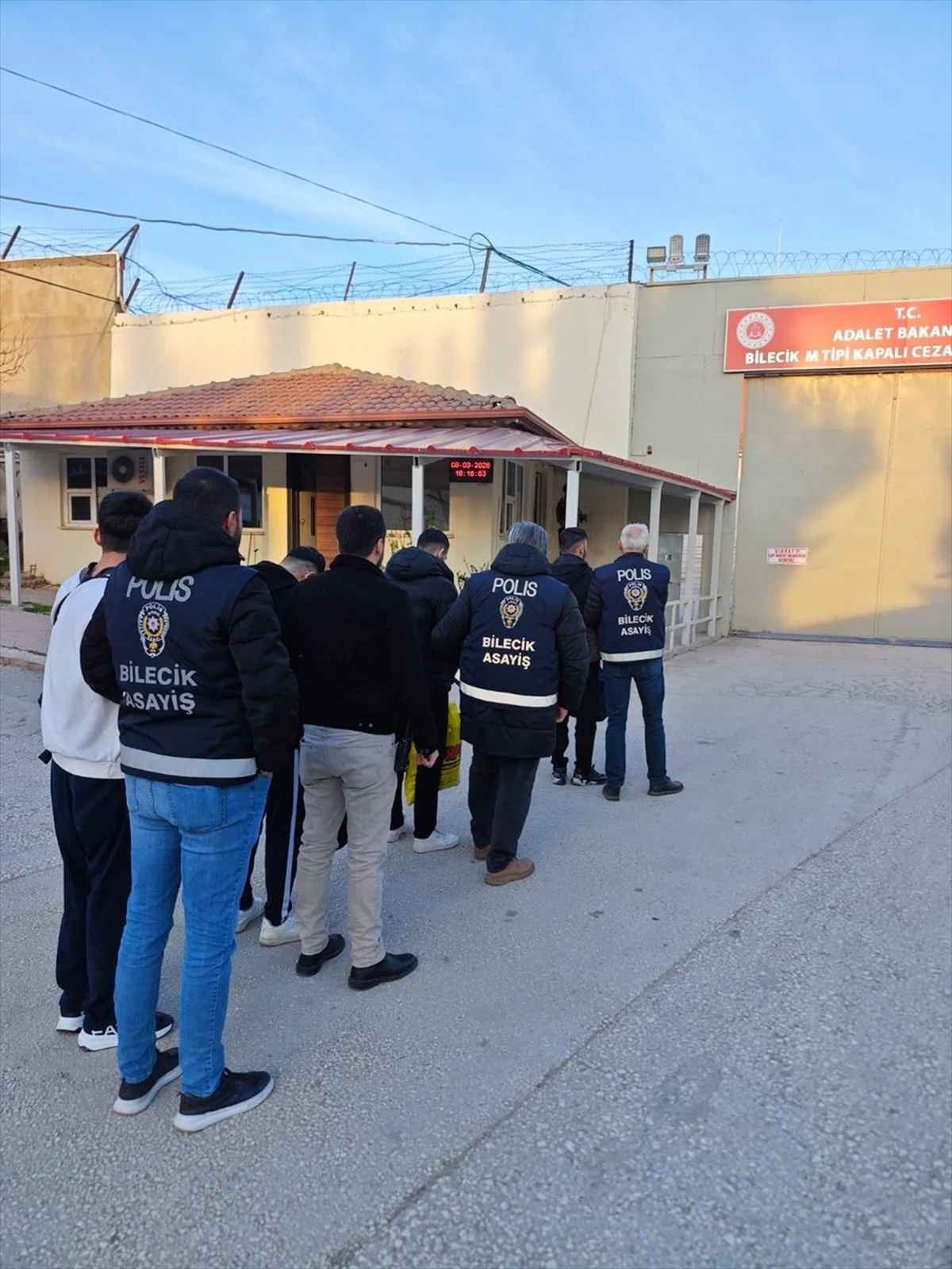 Bilecik’te bir kuyumcuyu soydukları öne sürülen 4 şüpheli tutuklandı