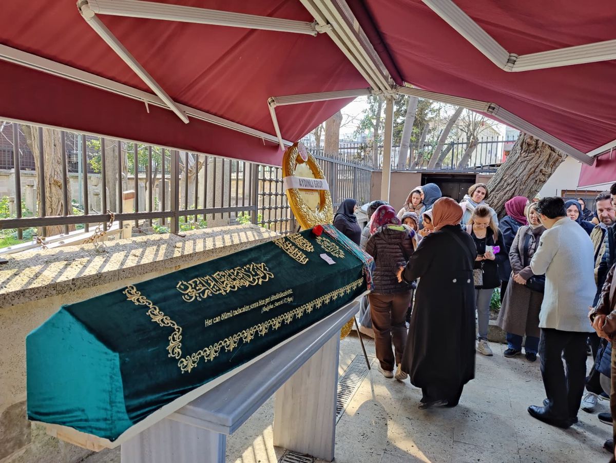 Boşanma aşamasındaki kadın kızının okulunun önünde silahla vurularak öldürüldü