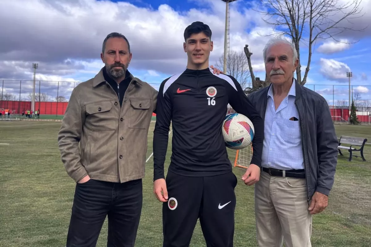 Gençlerbirliği’nin 15 yaşındaki futbolcusu Ayaz, ailesinin futbolculuk geleneğini devam ettiriyor