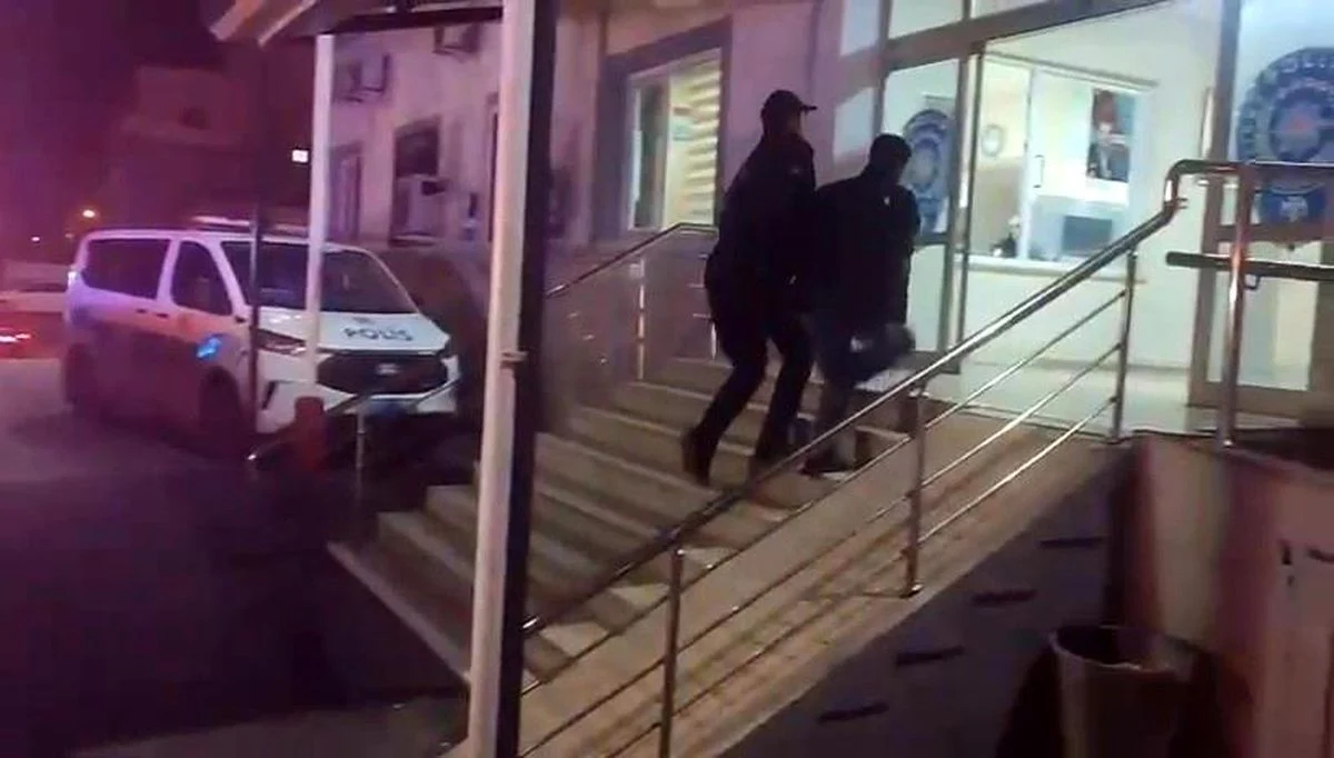 Hırsızlık suçundan 32 yıl hapis cezayla aranan hükümlü, çalıntı motosikletle dolaşırken yakalandı