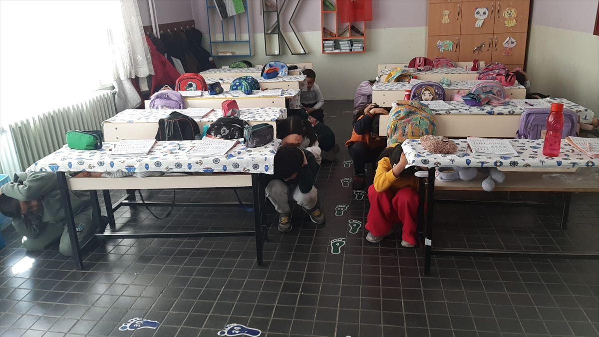 Keban’da okulda deprem tatbikatı yapıldı