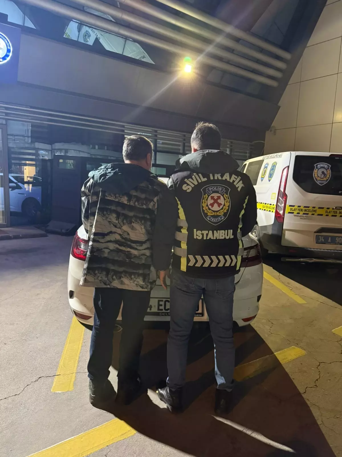 Maltepe’de trafikte bıçaklı ‘Özür dileyeceksin’ tartışması: 3 kişiye 542 bin lira para cezası