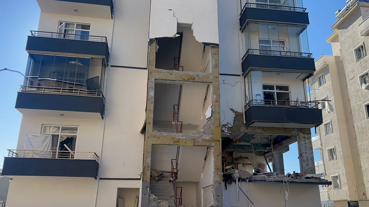 Niğde’de 16 kişinin yaralandığı patlama, binada büyük hasara yol açtı