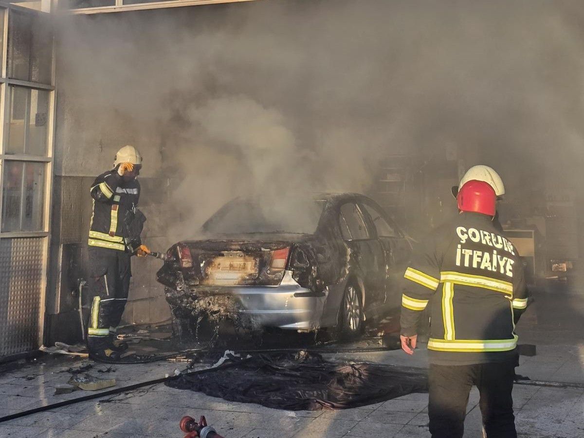 Otomobil tamir sırasında yandı; 3 işçi yaralı
