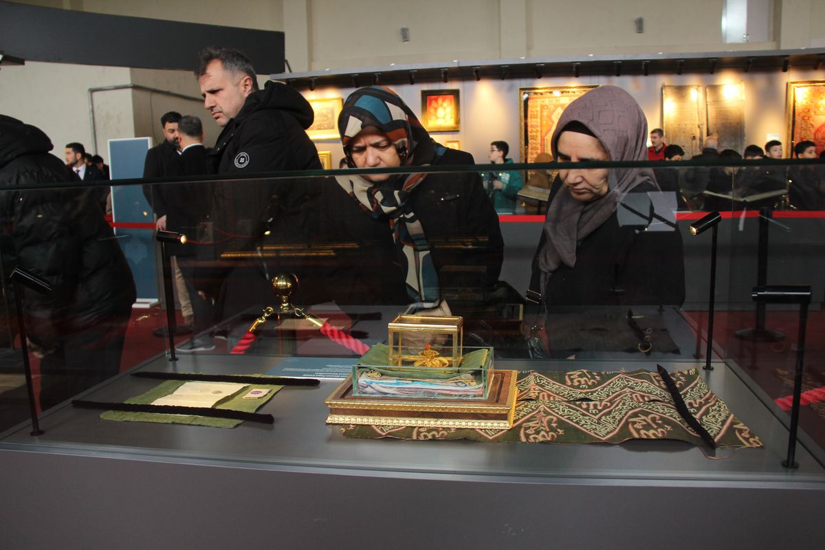 Sivas’ta ‘Kutsal Emanetler ve Vakıf Eserleri Sergisi’ Açıldı
