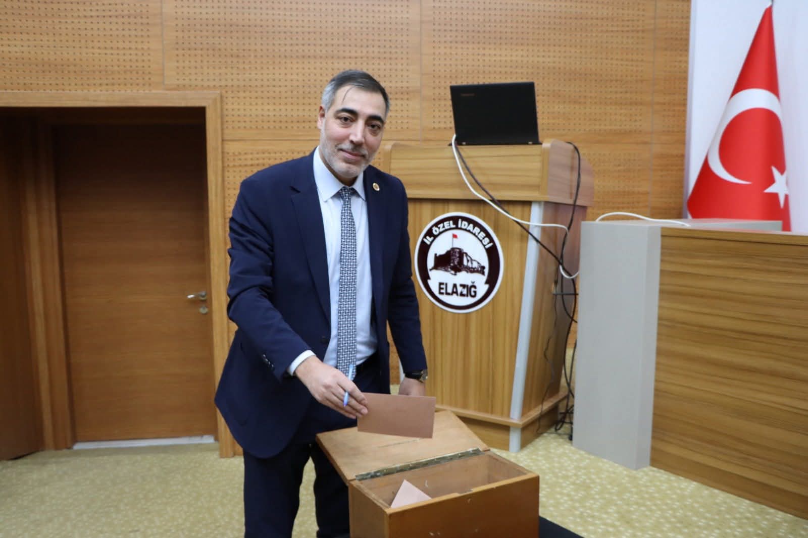 İl genel meclis başkanlığına yeniden Ömer Faruk Çelik güven tazeledi